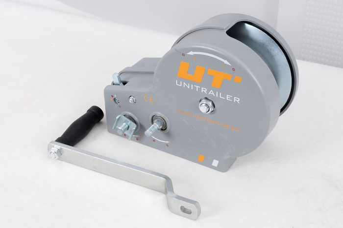 OUTLET Cabrestante manual para remolque UNITRAILER 1150 kg con cuerda