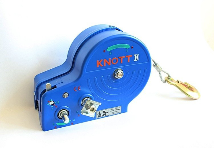Cabrestante Knott 1135 kg con cable carcasa azul