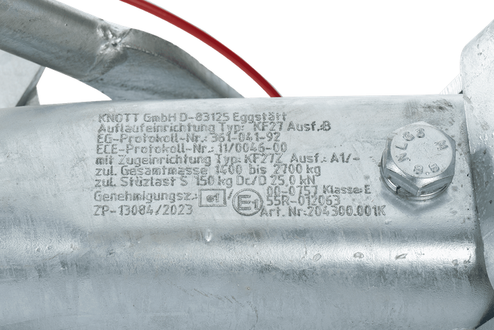 Dispositivo de inercia KNOTT KF27B con enganche K27A para remolque de 2700kg con lanza en V y soporte para rueda de apoyo