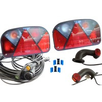 Juego de luces: luces traseras ASPÖCK + luces de posición laterales ASPÖCK + arnés MANTES de 8 m y 13 pines + conectores rápidos