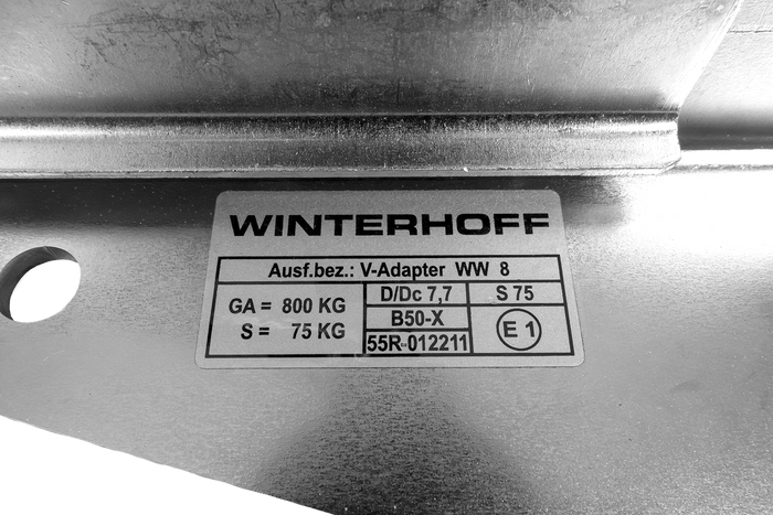 Adaptador de enganche de bola WINTERHOFF WW 8-G+V para remolque de 800 kg con barra de tiro tipo V.
