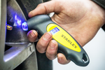 Manómetro digital de presión de neumáticos STANLEY para automóviles, rango de 0 a 6,2 bares.