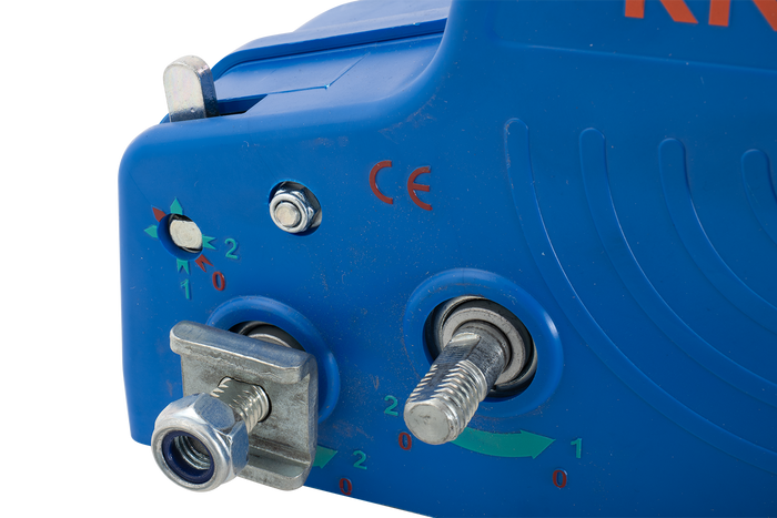 OUTLET Cabrestante manual para remolque KNOTT 1135kg con cable de acero