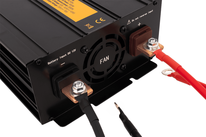 Convertidor de voltaje 12V/230V (1000/2000W) KAMAR E1926