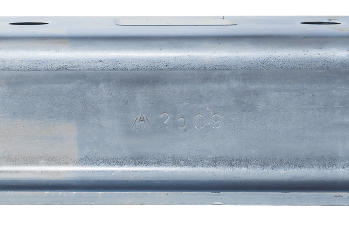 Enganche de bola KNOTT KQ14-C para remolque de 1400 kg con barra de tiro cuadrada de 70 mm