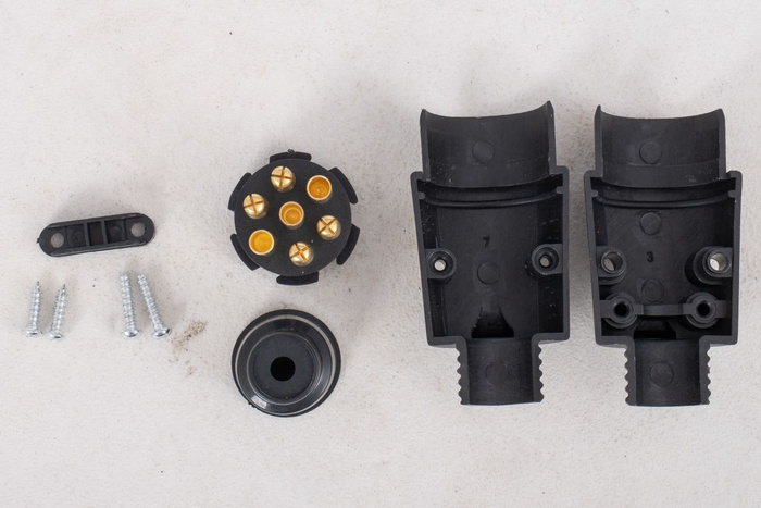 Enchufe KAMAR de 7 pines para toma de enganche de remolque