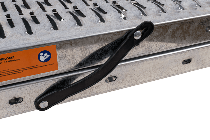 Rampa plegable UNITRAILER ALR004B de acero para remolques de 190 cm y 200 kg.