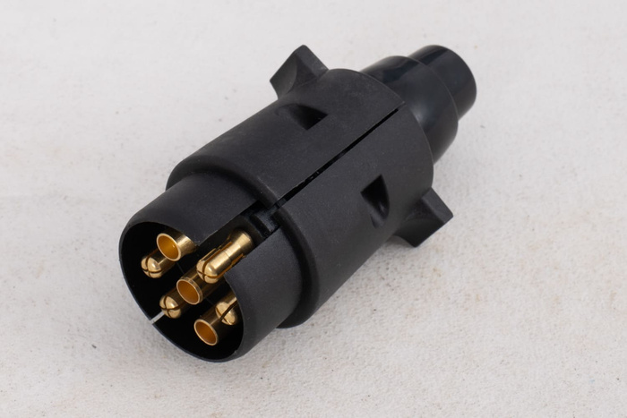 Enchufe UNITRAILER de 7 pines para toma de enganche de remolque