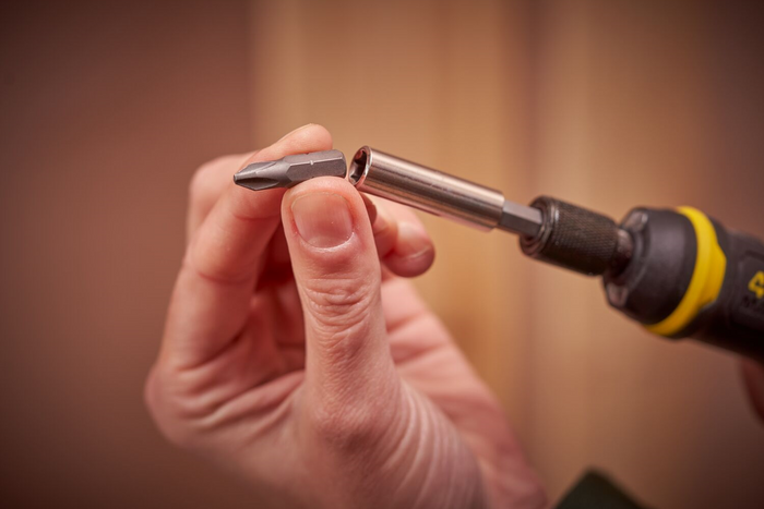 Destornillador inalámbrico STANLEY de 4 V con cargador y puntas