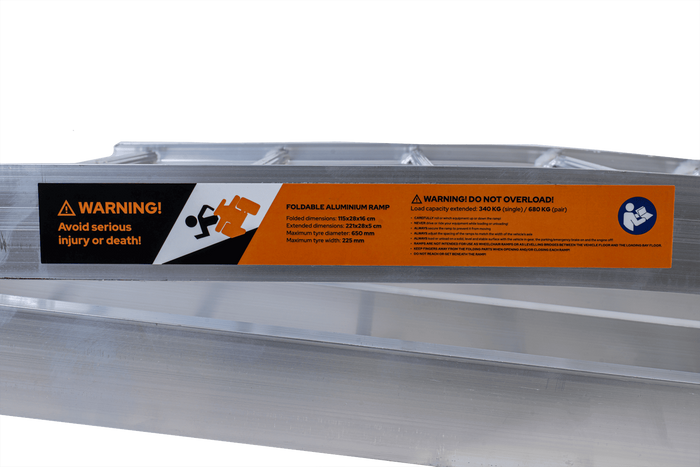 Rampa plegable UNITRAILER ALR002 de aluminio para remolque de 221 cm y 340 kg con correa.