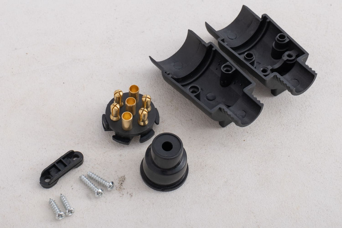 Enchufe UNITRAILER de 7 pines para toma de enganche de remolque