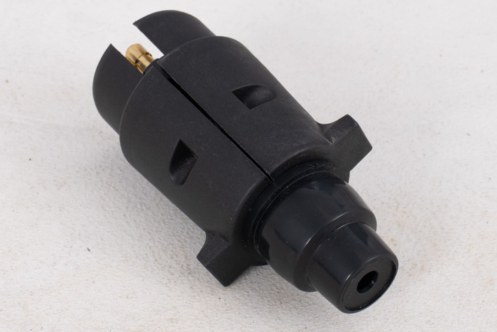 Enchufe UNITRAILER de 7 pines para toma de enganche de remolque