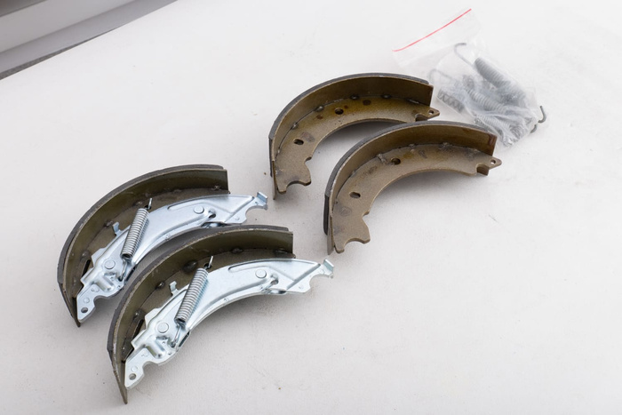 Zapatas de freno para ejes con freno KNOTT 200x50 JUEGO