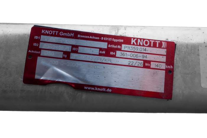 KNOTT P11359.014 VGB13 Eje con freno para remolque de barco 1350 kg 1500 mm 2000 mm 5x112