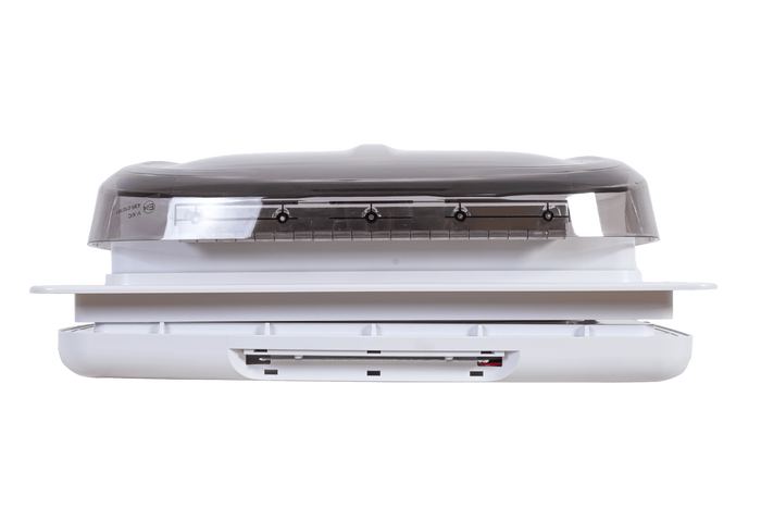 Ventilador de techo automático PUNDMANN PLUS FAN para autocaravana con iluminación y persiana enrollable de 400×400 mm.