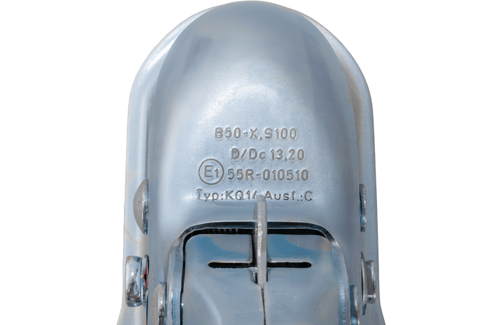 Enganche de bola KNOTT KQ14-C para remolque de 1400 kg con barra de tiro cuadrada de 70 mm