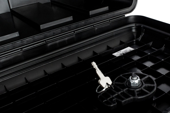 DAKEN 81105 JUST caja de herramientas 750x350x300mm 48l con soportes de montaje