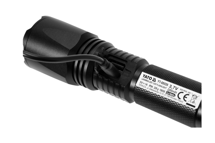 Linterna LED multifunción YATO YT-085609 de 900 lm, batería externa, abridor de botellas y martillo de emergencia.