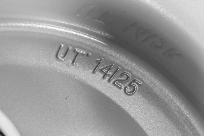 Llanta de acero UNITRAILER 5.5" x 8" H2 3x128 con rodamientos 6205-2RS