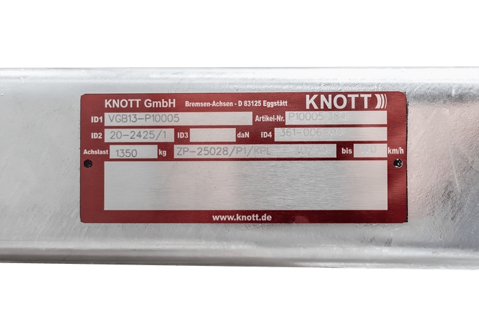 KNOTT VGB13 eje frenado para remolque / grúa 1350kg 1500mm 1950mm 4x100