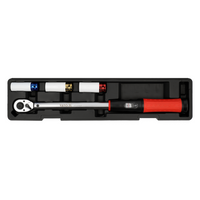 Juego de llaves dinamométricas YATO de 4 piezas, 1/2" y 40–220 Nm para el reemplazo de ruedas.