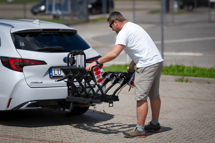 Platforma rowerowa na hak WG-TPSF4 na 4 rowery składana światła halogenowe