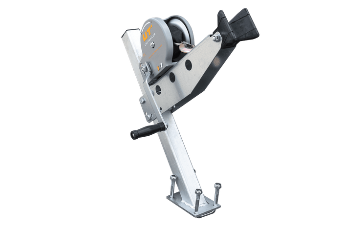 Vástago UNITRAILER con cabrestante y soporte para remolque de barco