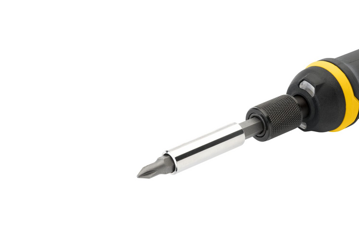 Destornillador inalámbrico STANLEY de 4 V con cargador y puntas