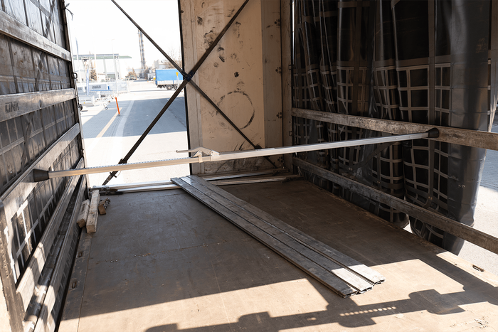 Barra de sujeción de carga UNITRAILER 1880-2852 mm