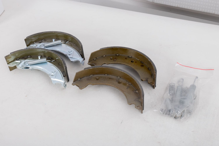 Zapatas de freno para ejes con freno KNOTT 200x50 JUEGO