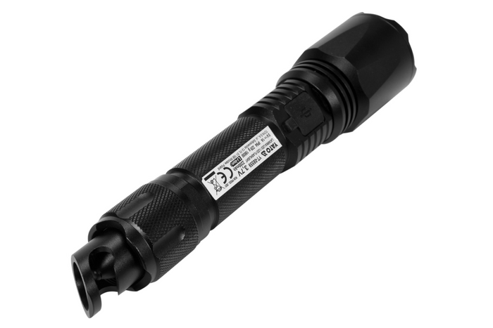 Linterna LED multifunción YATO YT-085609 de 900 lm, batería externa, abridor de botellas y martillo de emergencia.