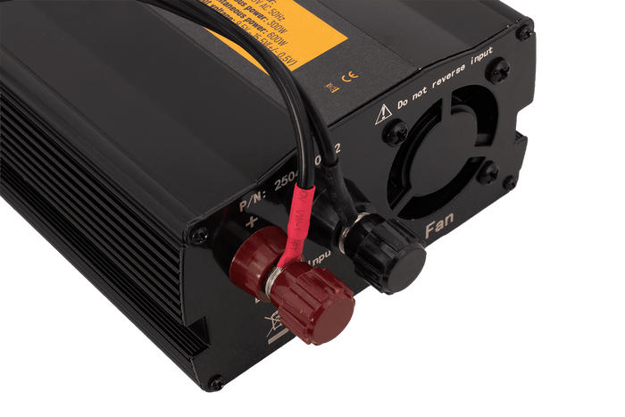 Convertidor de voltaje 12V/230V (300/600W) KAMAR E1922