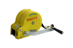 Cabrestante KNOTT 450 KG con cinta carcasa amarilla