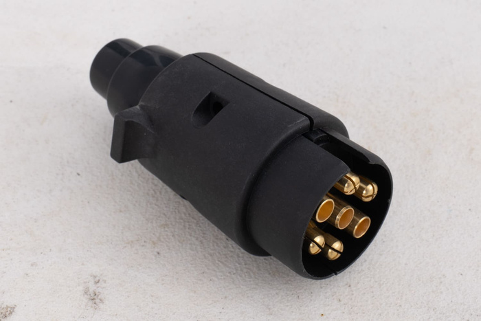 Enchufe UNITRAILER de 7 pines para toma de enganche de remolque