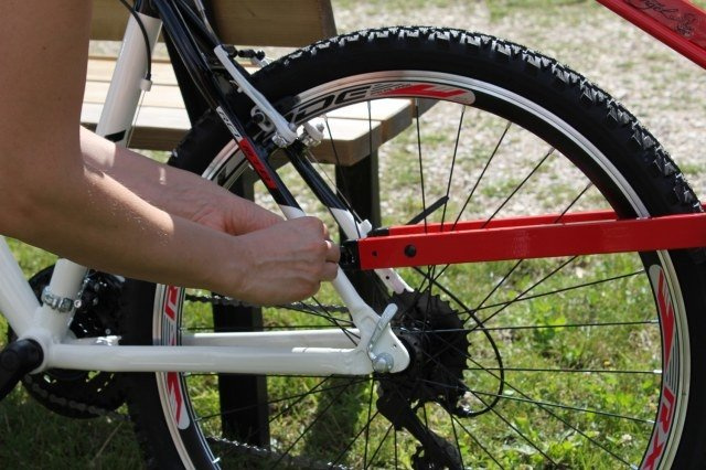 Barra de remolque para bicicleta Trail Angel - Roja