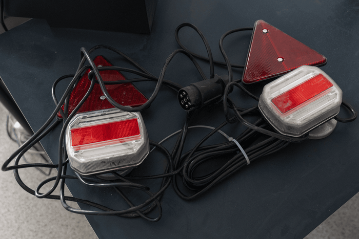 OUTLET TT Technology TT.12019T Luces traseras LED con imán + arnés de 7,5 m y 7 pines