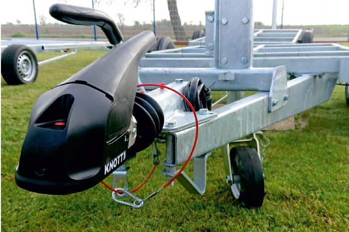 Enganche de bola KNOTT KS30 con estabilizador para remolque de 3000kg con lanza tubular de 50mm