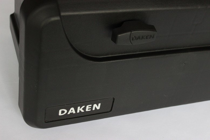 DAKEN 82202 Caja de herramientas BLACKIT 550x250x295mm 23l con soportes de montaje