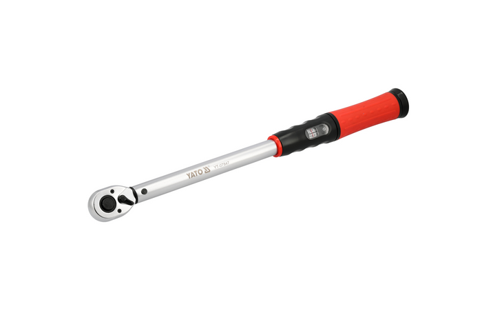 Juego de llaves dinamométricas YATO de 4 piezas, 1/2" y 40–220 Nm para el reemplazo de ruedas.